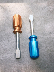 Фигурка из глазури Отвертка Изображение Фигурка из глазури Отвертка